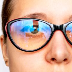 Utilité des lunettes anti-lumière bleue selon 17 études : Vrai ou Faux?
