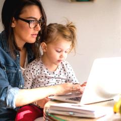 La charge mentale domestique, encore plus inégale que l'exécution des tâches, nuit au bien-être des femmes
